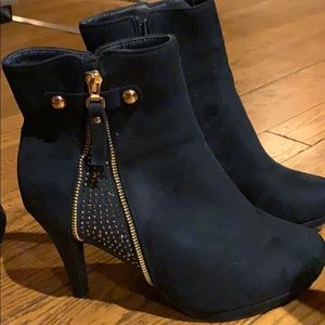 Dream Paris navy blue ankle booties
